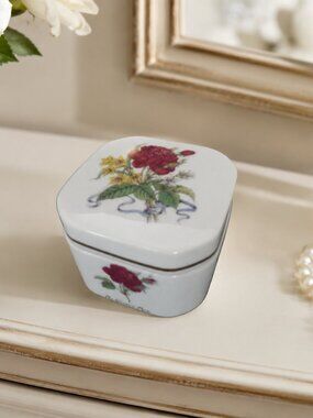 Germaine Monteil Porcelain Dresser Vanity Floral Trinket Jelwery Box Lid Japan